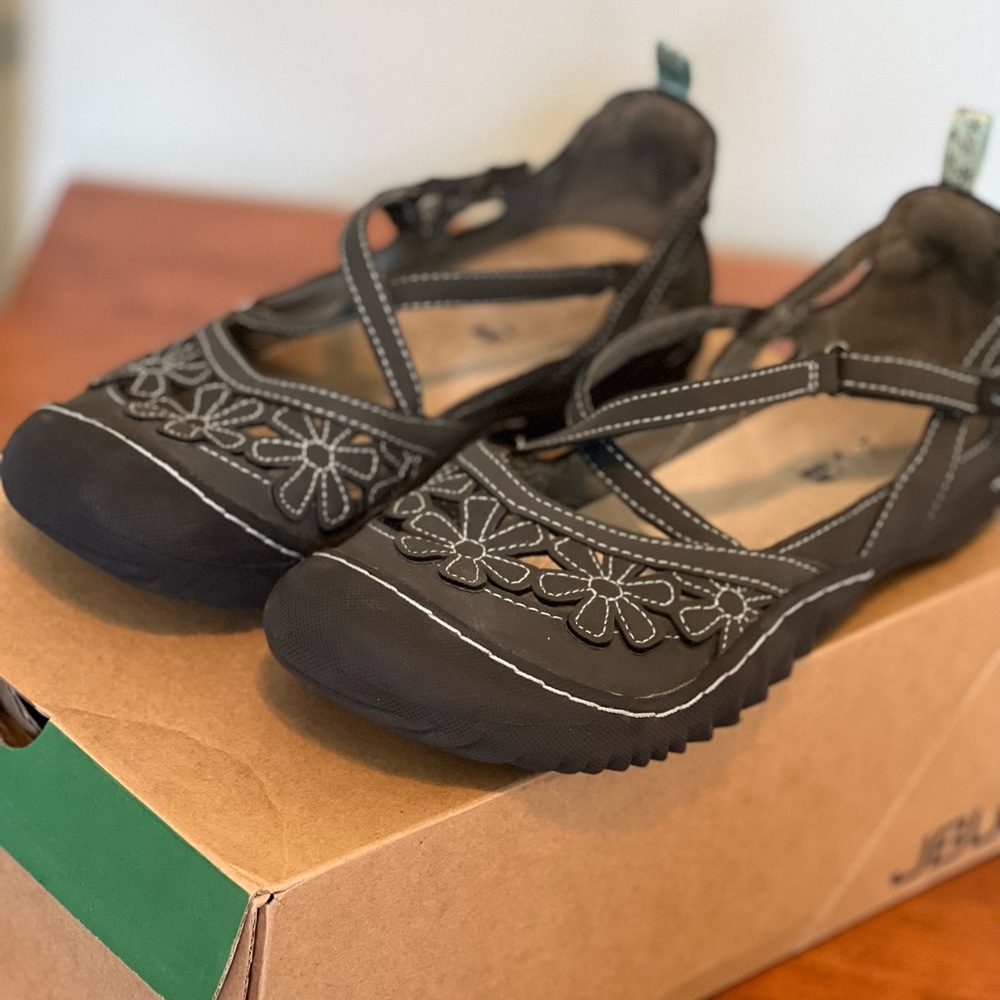 JBU by Jambi Wildflower Mary Janes size 9.5